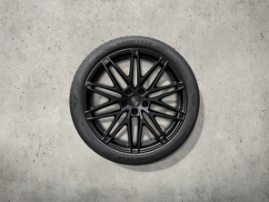 RS Spyder 22 英寸设计夏季车轮和轮胎套件，高光黑色。保时捷 Macan-e - 95C044660J